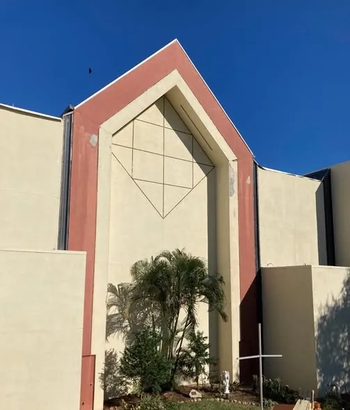 Commercial building exterior and roofline in Winter Garden, Florida